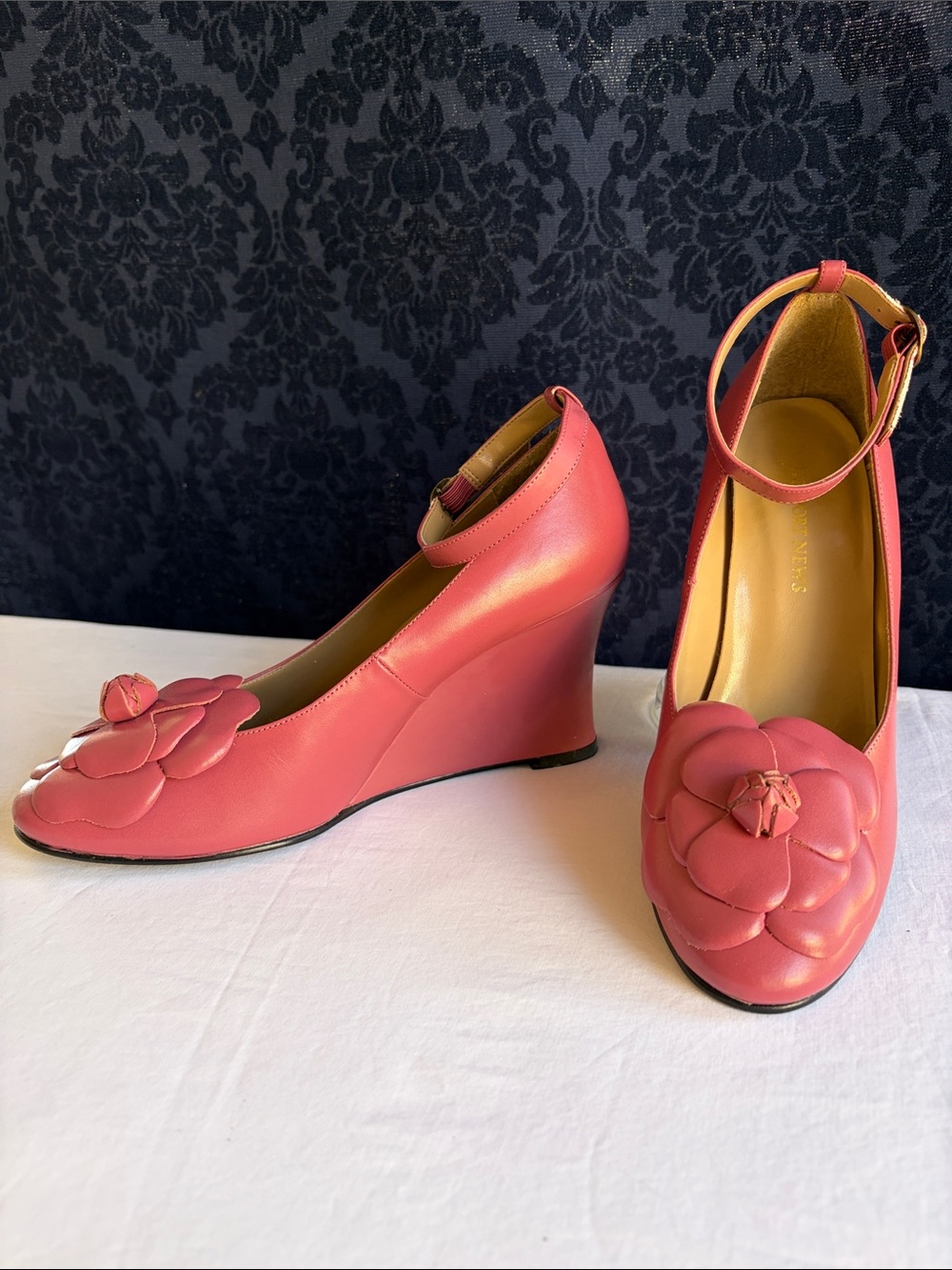 NWOB Newport News Pink Floral Applique Wedge Heels Ankle Strap Sz 7 Vintage Y2K